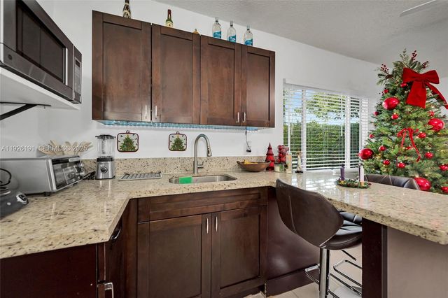 7420 SW 31st St, Miami, FL 33155