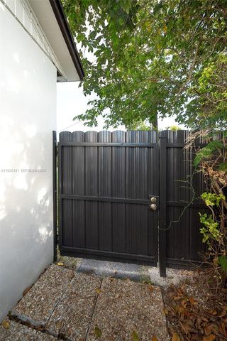 7420 SW 31st St, Miami, FL 33155