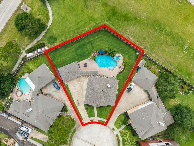137 Bending Brook Lane, Dickinson, TX 77539