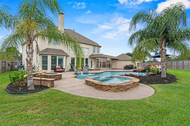 137 Bending Brook Lane, Dickinson, TX 77539