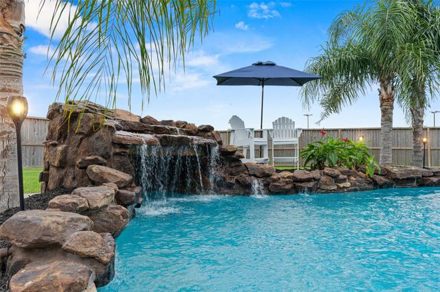 137 Bending Brook Lane, Dickinson, TX 77539