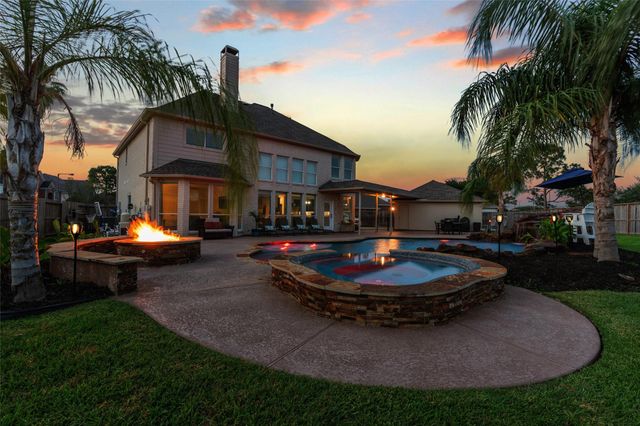 137 Bending Brook Lane, Dickinson, TX 77539