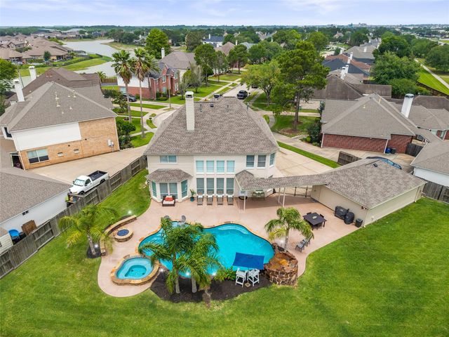 137 Bending Brook Lane, Dickinson, TX 77539