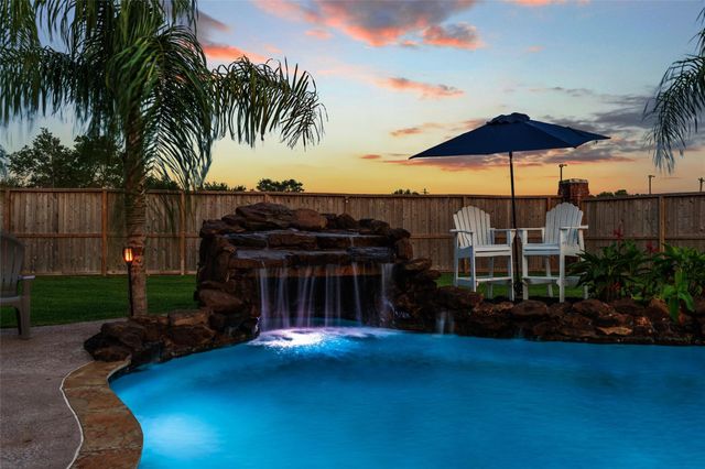 137 Bending Brook Lane, Dickinson, TX 77539