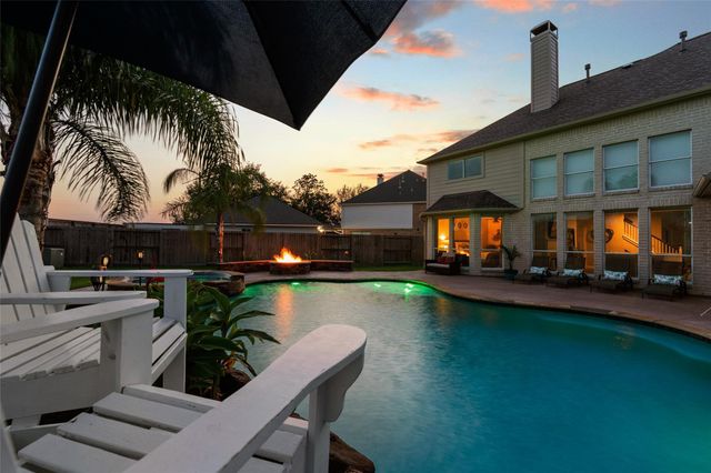 137 Bending Brook Lane, Dickinson, TX 77539