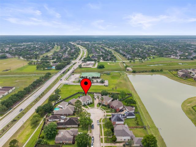 137 Bending Brook Lane, Dickinson, TX 77539