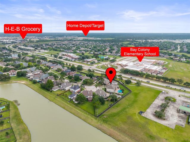137 Bending Brook Lane, Dickinson, TX 77539