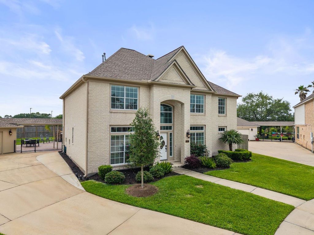 137 Bending Brook Lane, Dickinson, TX 77539