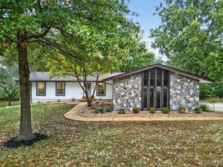 184 Rue Grand Drive, Lake St Louis, MO 63367