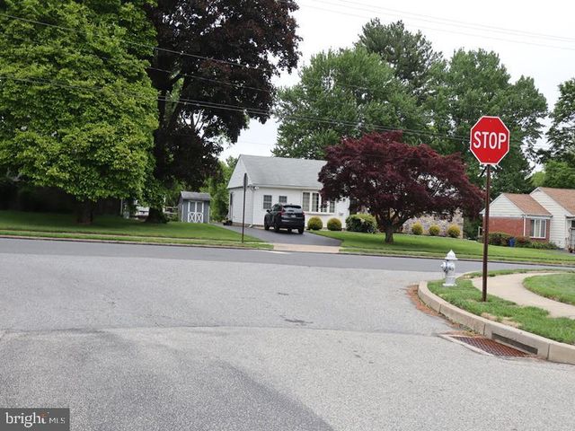 1 KATHRYN LN, Broomall, PA 19008