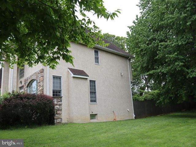 1 KATHRYN LN, Broomall, PA 19008