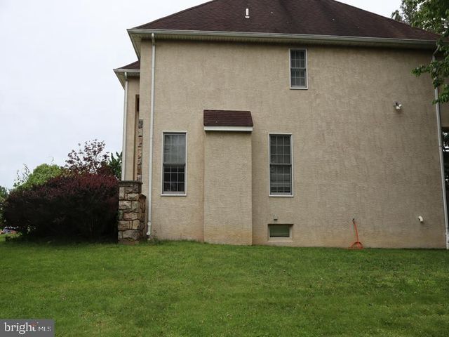 1 KATHRYN LN, Broomall, PA 19008