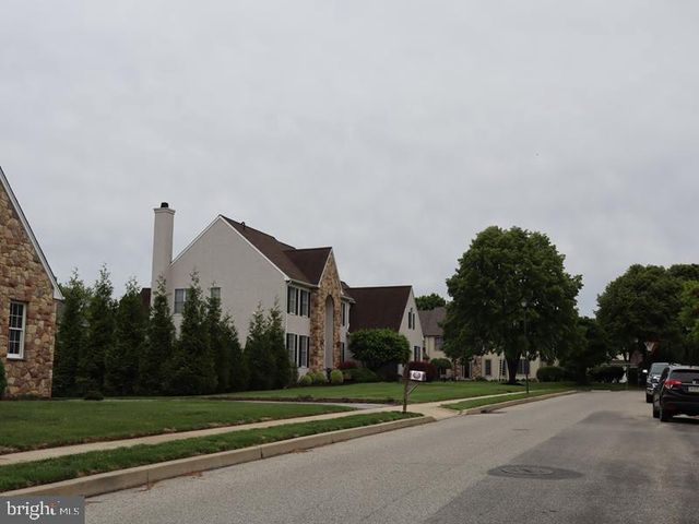 1 KATHRYN LN, Broomall, PA 19008