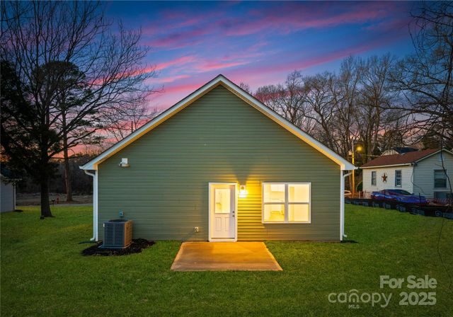 516 Queens Court, Gastonia, NC 28052