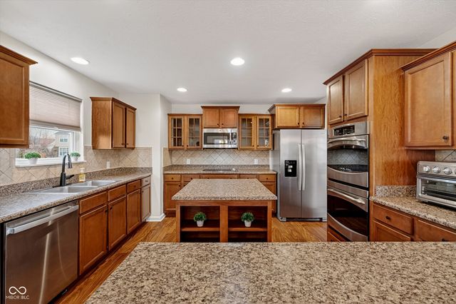 853 Settlers Walk, Brownsburg, IN 46112