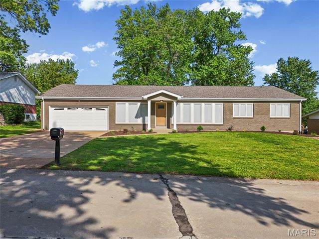 762 Ambois Drive, Creve Coeur, MO 63141