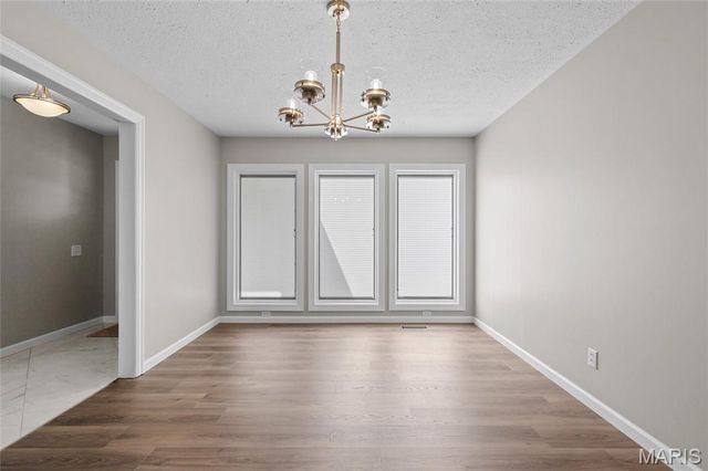 762 Ambois Drive, Creve Coeur, MO 63141