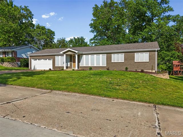 762 Ambois Drive, Creve Coeur, MO 63141