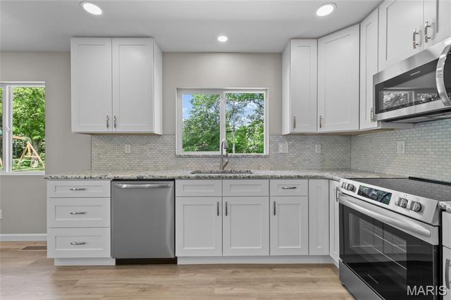 762 Ambois Drive, Creve Coeur, MO 63141