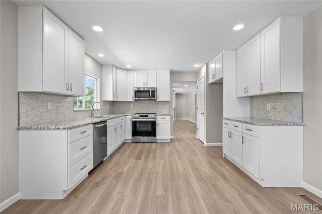 762 Ambois Drive, Creve Coeur, MO 63141