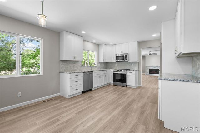 762 Ambois Drive, Creve Coeur, MO 63141