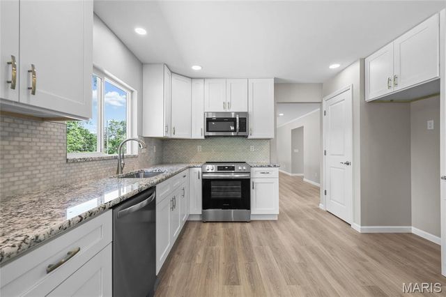 762 Ambois Drive, Creve Coeur, MO 63141