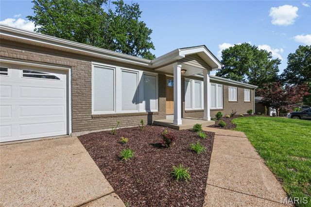 762 Ambois Drive, Creve Coeur, MO 63141