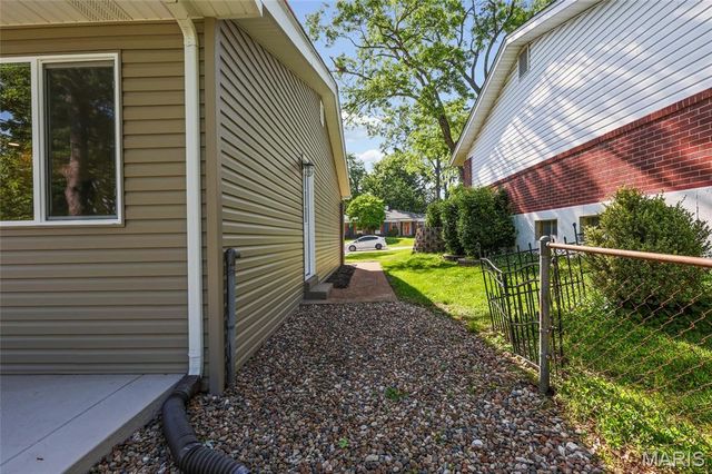 762 Ambois Drive, Creve Coeur, MO 63141