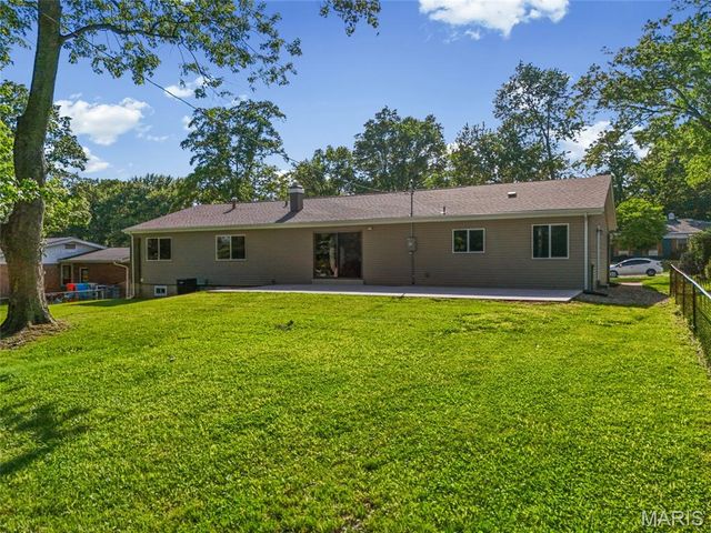 762 Ambois Drive, Creve Coeur, MO 63141
