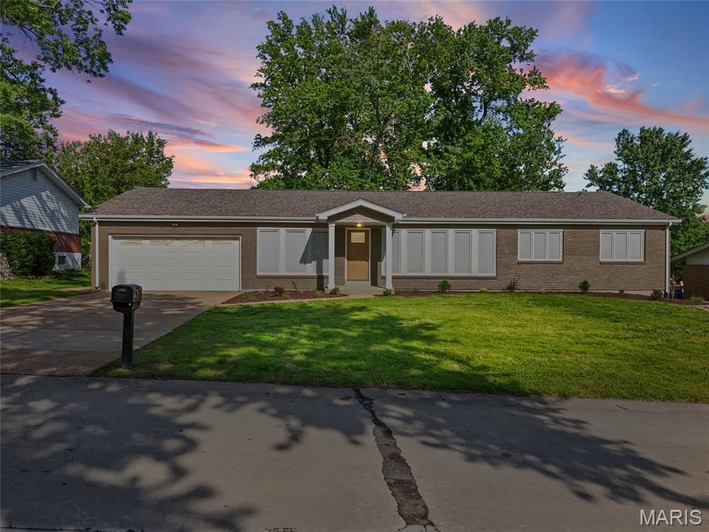 762 Ambois Drive, Creve Coeur, MO 63141