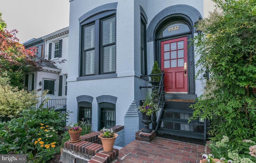 1932 35TH ST NW, Washington, DC 20007