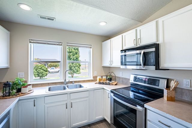 12399 W 2nd Ave, Airway Heights, WA 99001