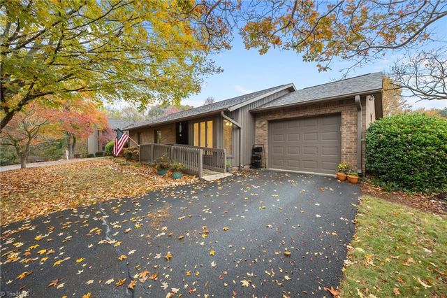 116 Briar Ridge Circle, Winston-salem, NC 27104