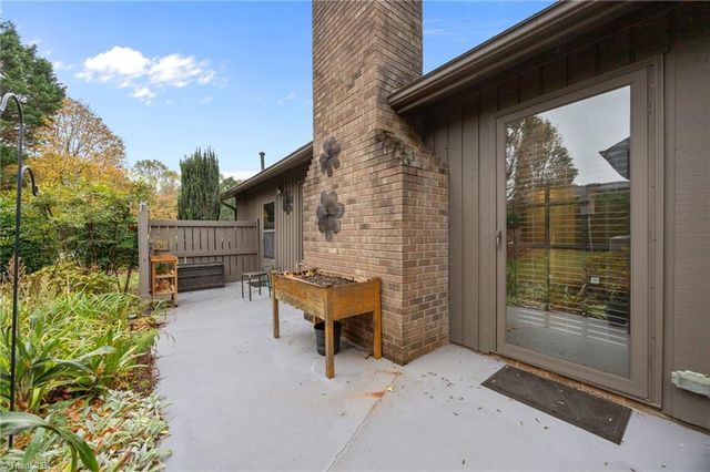 116 Briar Ridge Circle, Winston-salem, NC 27104