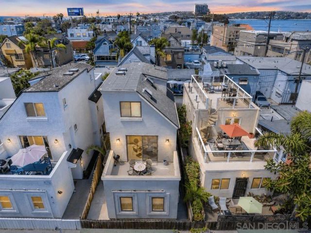 818 Queenstown Court, San Diego, CA 92109