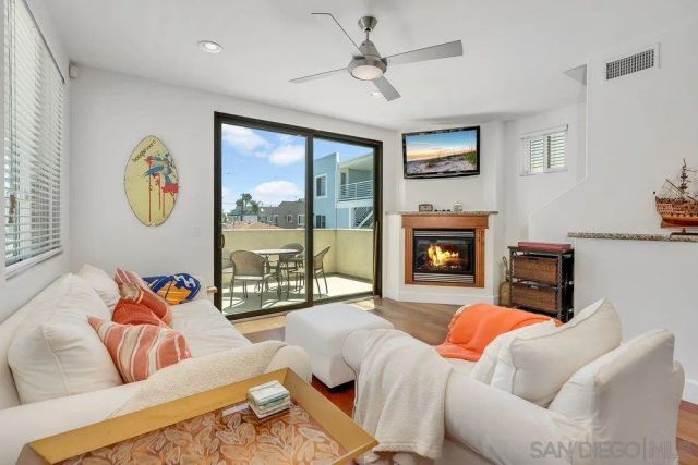 818 Queenstown Court, San Diego, CA 92109
