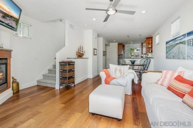 818 Queenstown Court, San Diego, CA 92109