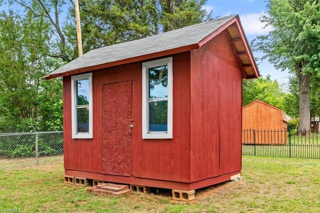 206 Forestrose Drive, Lexington, NC 27295