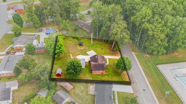 206 Forestrose Drive, Lexington, NC 27295
