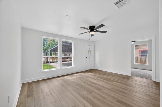 9037 Linda Vista Road, Houston, TX 77078