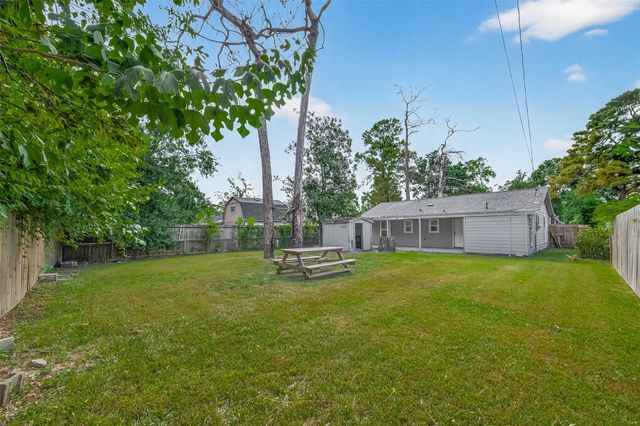 9037 Linda Vista Road, Houston, TX 77078