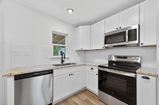 9037 Linda Vista Road, Houston, TX 77078