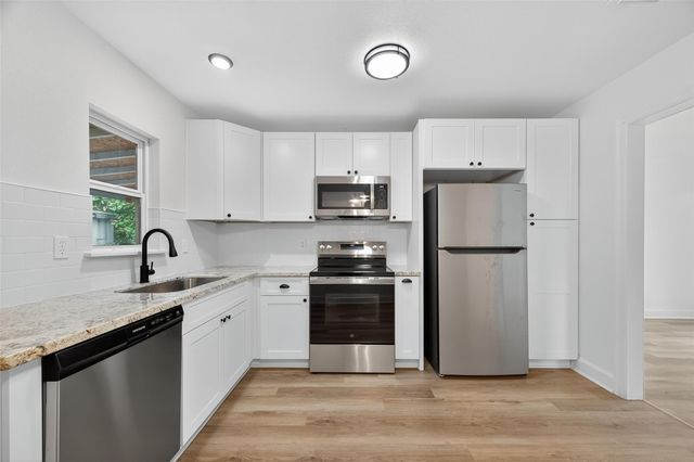 9037 Linda Vista Road, Houston, TX 77078