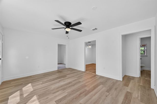 9037 Linda Vista Road, Houston, TX 77078