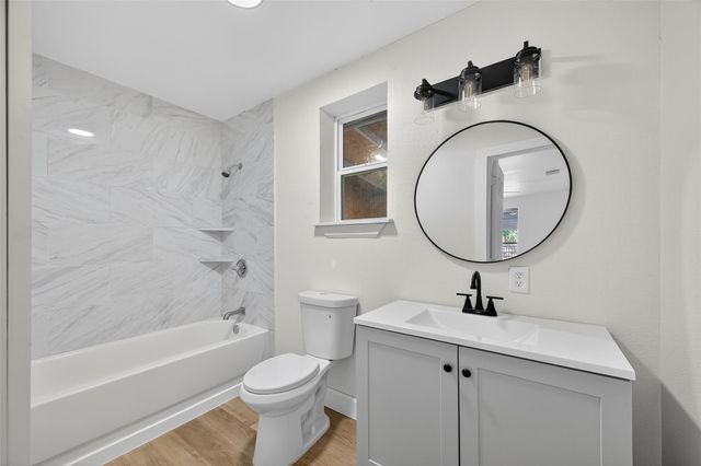 9037 Linda Vista Road, Houston, TX 77078