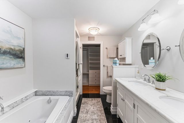 883 E Broadway 1, Boston, MA 02127