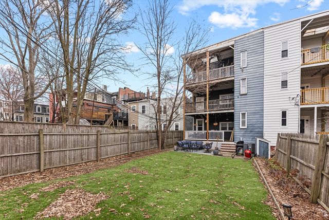 883 E Broadway 1, Boston, MA 02127