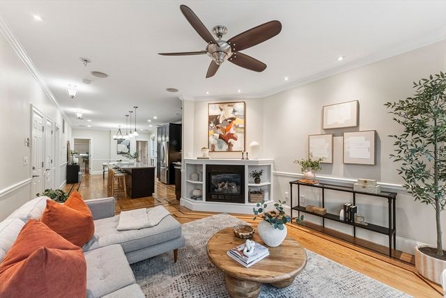 883 E Broadway 1, Boston, MA 02127