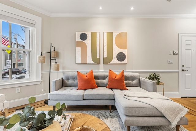 883 E Broadway 1, Boston, MA 02127