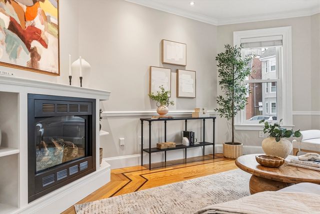 883 E Broadway 1, Boston, MA 02127